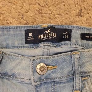 Light wash, mid rise ripped skinny jeans